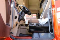 青岛解放 JH6重卡 领航版2.0 460马力 8X4 9.4米仓栅式载货车(国六)(CA5310CCYP25K15L7T4E6A80)