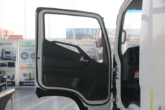 现代商用车 盛图 150马力 4X2 4.13米自动挡单排仓栅式轻卡(国六)(CHM5041CCYGDC33T)