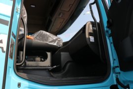 EV-490&nbsp;电动牵引车驾驶室图片