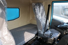 EV-490&nbsp;电动牵引车驾驶室图片