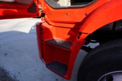 陕汽重卡 德龙L5000 240马力 4X2 6.8米仓栅式载货车(国六)(SX5189CCYLA501F2)