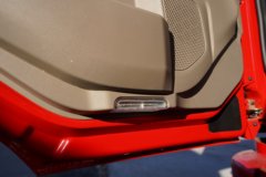 陕汽重卡 德龙L5000 240马力 4X2 6.8米仓栅式载货车(国六)(SX5189CCYLA501F2)