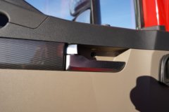 陕汽重卡 德龙L5000 240马力 4X2 6.8米仓栅式载货车(国六)(SX5189CCYLA501F2)