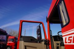 陕汽重卡 德龙L5000 240马力 4X2 6.8米仓栅式载货车(国六)(SX5189CCYLA501F2)