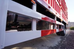 陕汽重卡 德龙L5000 240马力 4X2 6.8米仓栅式载货车(国六)(SX5189CCYLA501F2)