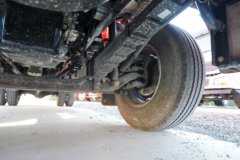 陕汽重卡 德龙L5000 240马力 4X2 6.8米仓栅式载货车(国六)(SX5189CCYLA501F2)