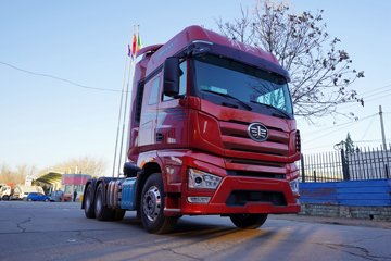一汽解放 J7重卡 560马力 6X4 AMT自动档危险品牵引车(带液缓)(CA4250P77K24T1E6Z)