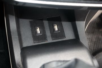 �й�����HOWO ���� 130���� 4X2 3.8����س�(ZZ5047XLCF3111F145)ͼƬ