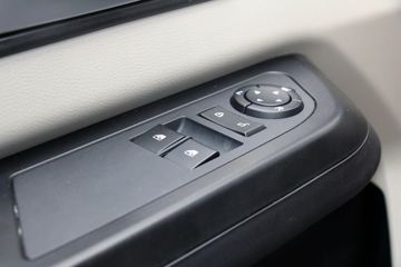 �й�����HOWO ���� 130���� 4X2 3.8����س�(ZZ5047XLCF3111F145)ͼƬ