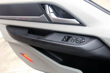 �й�����HOWO ���� 130���� 4X2 3.8����س�(ZZ5047XLCF3111F145)ͼƬ