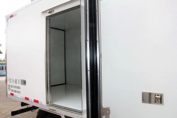 �й�����HOWO ���� 130���� 4X2 3.8����س�(ZZ5047XLCF3111F145)ͼƬ