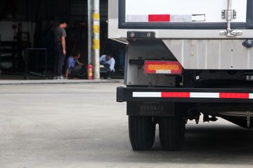 �й�����HOWO ���� 130���� 4X2 3.8����س�(ZZ5047XLCF3111F145)ͼƬ