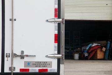 �й�����HOWO ���� 130���� 4X2 3.8����س�(ZZ5047XLCF3111F145)ͼƬ