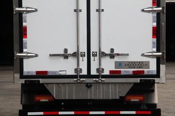 �й�����HOWO ���� 130���� 4X2 3.8����س�(ZZ5047XLCF3111F145)ͼƬ