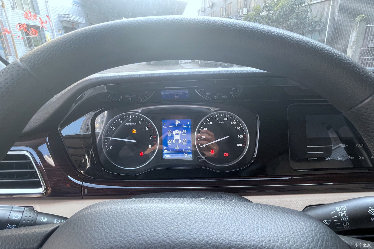 ������Խ ��Խ��V3 2021�� ������ 107���� 1.5L���� 5�� ��ջ���(����)��ʻ��