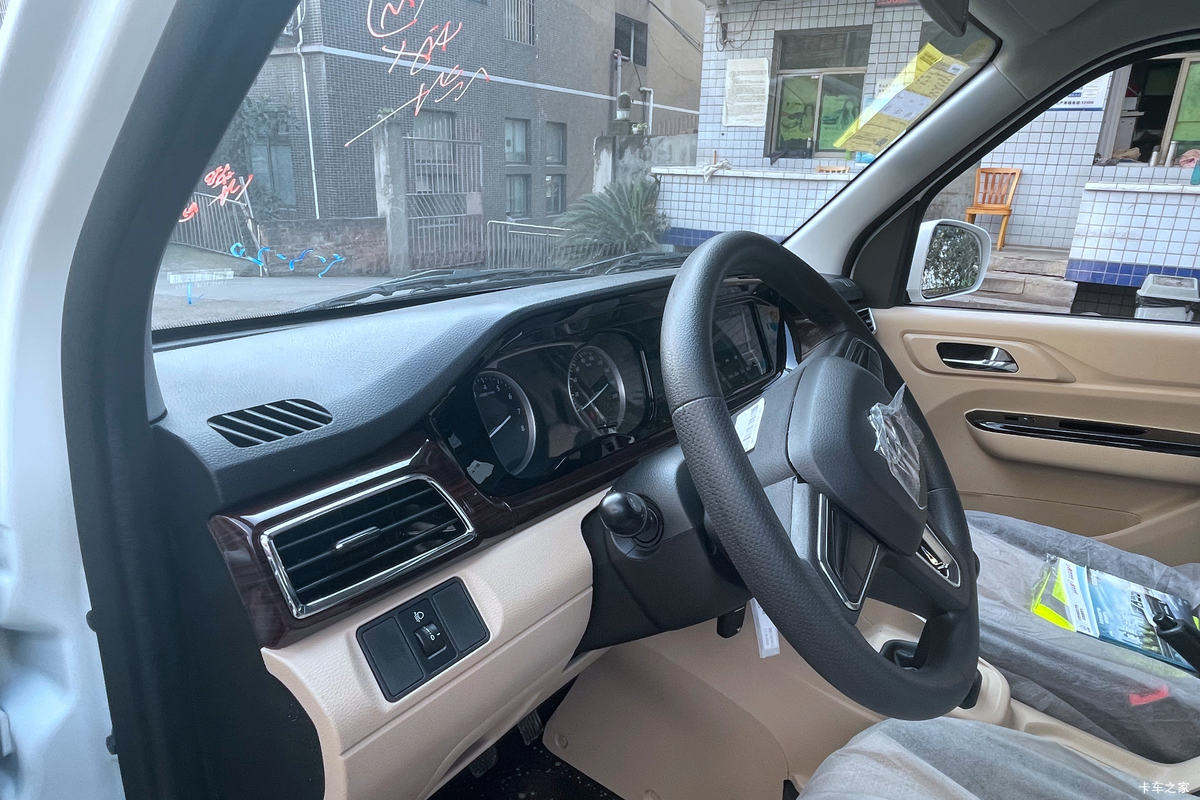 ������Խ ��Խ��V3 2021�� ������ 107���� 1.5L���� 5�� ��ջ���(����)��ʻ��