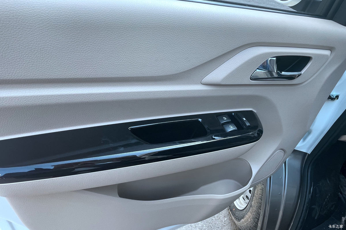 ������Խ ��Խ��V3 2021�� ������ 107���� 1.5L���� 5�� ��ջ���(����)��ʻ��