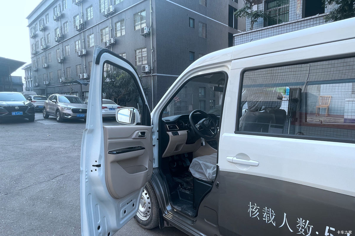 ������Խ ��Խ��V3 2021�� ������ 107���� 1.5L���� 5�� ��ջ���(����)��ʻ��