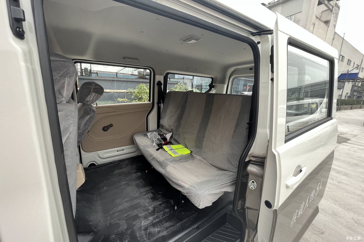 ������Խ ��Խ��V3 2021�� ������ 107���� 1.5L���� 5�� ��ջ���(����)��ʻ��