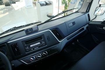 ������ʮ�� ����EC7 170���� 4X2 4.02����س�(JMT5049XLCXG26A)ͼƬ