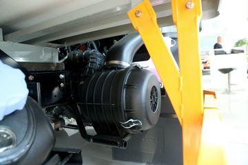 ������ʮ�� ����EC7 170���� 4X2 4.02����س�(JMT5049XLCXG26A)ͼƬ