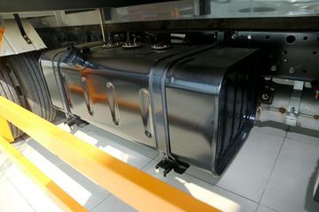 ������ʮ�� ����EC7 170���� 4X2 4.02����س�(JMT5049XLCXG26A)ͼƬ