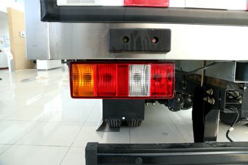 ������ʮ�� ����EC7 170���� 4X2 4.02����س�(JMT5049XLCXG26A)ͼƬ