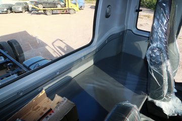 ���� ����˹Q9 220���� 4X2 6.8��AMT�Զ����Ű���ʽ�ػ���(����)ͼƬ