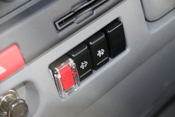 ���� ����˹Q9 220���� 4X2 6.8��AMT�Զ����Ű���ʽ�ػ���(����)ͼƬ