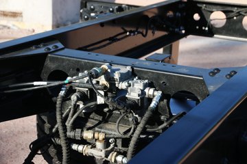 ���� ����˹Q9 220���� 4X2 6.8��AMT�Զ����Ű���ʽ�ػ���(����)ͼƬ