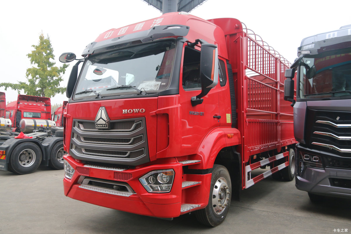 中国重汽 豪沃N5W中卡 220马力 4X2 6.75米仓栅式载货车(国六)