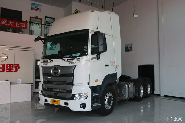 广汽日野 700智臻重卡 450马力 6X4危险品牵引车(16挡)(国六)