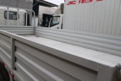 江铃 顺威窄体 143马力 4.255米单排栏板轻卡(格特拉克5挡)(国六)(JX1041TGE26)