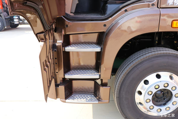 内蒙古名驰解放JH6 460马力车辆优惠,请卡友到店看车