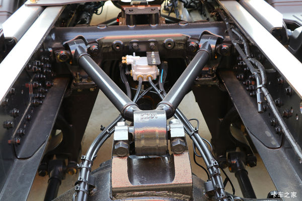青岛解放 JH6 480马力 6×4牵引车 领航版 交伍仟抵二万