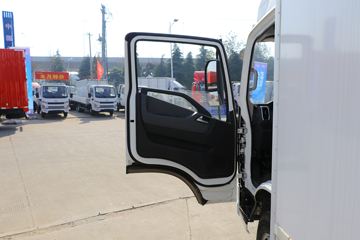 Ծ�� ����H300 131���� 4X2 4.09����س�(SH5043XLCZFDCWZ2)ͼƬ