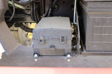 Ծ�� ����H300 131���� 4X2 4.09����س�(SH5043XLCZFDCWZ2)ͼƬ