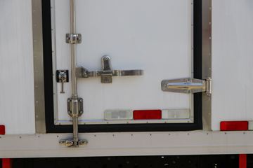 Ծ�� ����H300 131���� 4X2 4.09����س�(SH5043XLCZFDCWZ2)ͼƬ