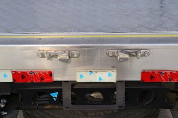 Ծ�� ����H300 131���� 4X2 4.09����س�(SH5043XLCZFDCWZ2)ͼƬ