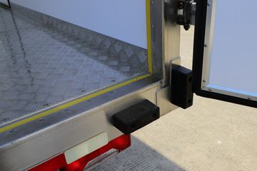 Ծ�� ����H300 131���� 4X2 4.09����س�(SH5043XLCZFDCWZ2)ͼƬ