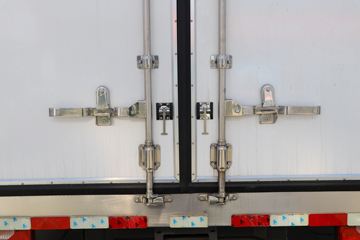 Ծ�� ����H300 131���� 4X2 4.09����س�(SH5043XLCZFDCWZ2)ͼƬ