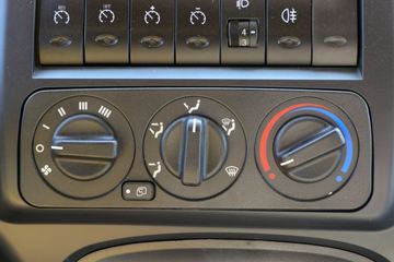 ���� �����A5L�п� 220���� 4X2 6.8�������ػ���(����)ͼƬ