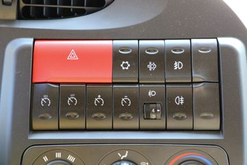 ���� �����A5L�п� 220���� 4X2 6.8�������ػ���(����)ͼƬ