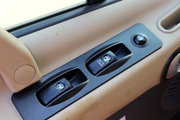 ���� �����A5L�п� 220���� 4X2 6.8�������ػ���(����)ͼƬ