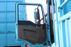 陕汽重卡 德龙L5000 轻量化版 260马力 4X2 6.8米仓栅式载货车(国六)(东康)(SX5189CCYLA501F2)