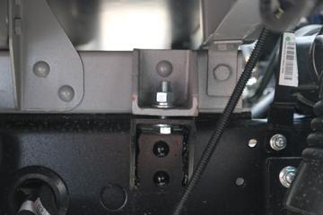 �й�����HOWO С˧ 130���� 4X2 3.95�׵�������С��(ZZ1047F3111F145)ͼƬ