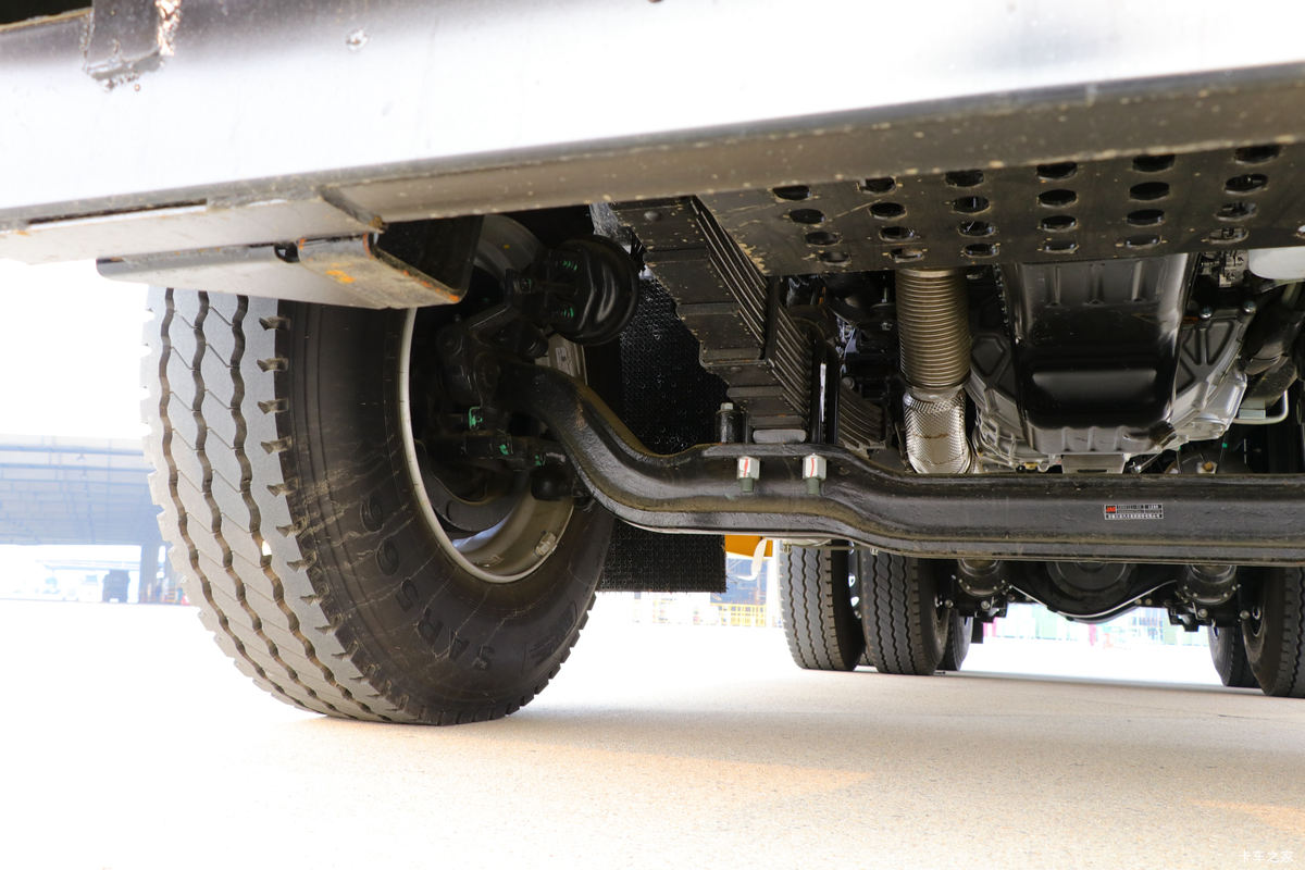 格尔发A5自卸车底盘图片