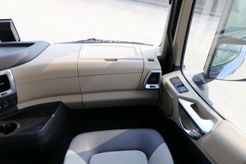 ���� ��ԽQ7�ؿ� 560���� 6X4 AMT�Զ���ǣ����(����)ͼƬ