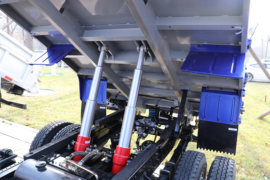 新小金刚&nbsp;自卸车底盘                                                图片