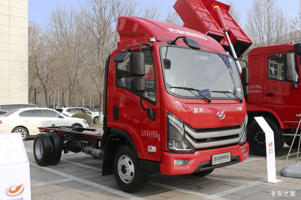 嘉龙 龙驹 轻载豪华版 127马力 4X2 4.12米单排厢式轻卡(宽体)(DNC5041XXYG6L1)